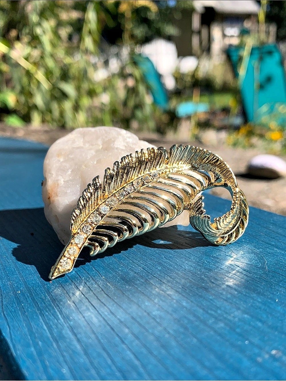 SALE $9.00 Vtg Feather Brooch with Rhinestones